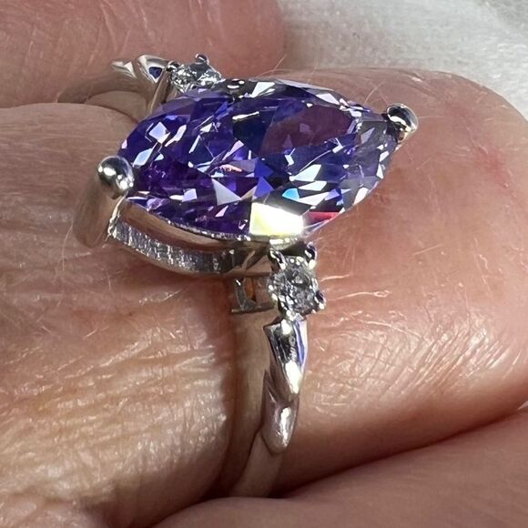 Bella Luce Ring, Lavender and Diamond Cubic Zirconium in Sterling Silver, Size 9 - Picture 8 of 9